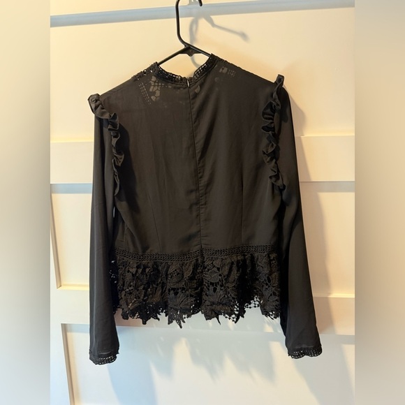 New Black lace zipper back blouse size Medium - Picture 2 of 7
